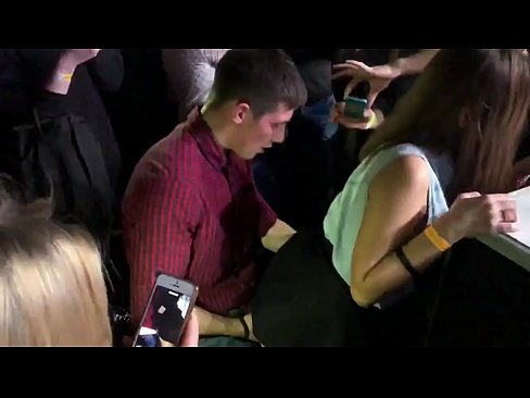 ❤️ Tunay na sex sa isang Russian nightclub. Ang 18-taong-gulang na batang babae na Ruso sa anus at puki ay nakipagkamay sa isang nightclub ️❌ Porn video sa tl.image-kassir.ru ☑